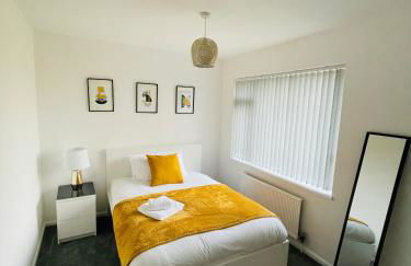 Wolverhampton 3-Bed Home Garden 4 Beds Parking for 2 Vans Ideal for Contractors, NHS & Long Stays Near M6, Walsall & City Centre - Foto 13