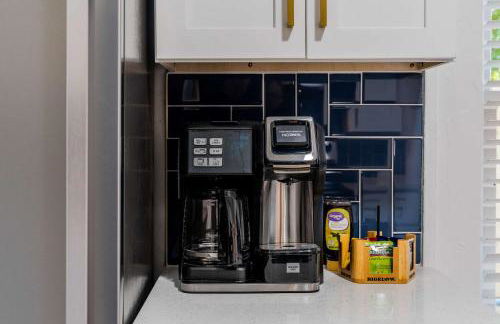 Sanctuary on 3rd - Walk to UF , Parking , Grill - Photo 24