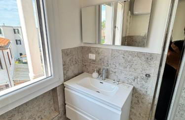 Bulldog Venice Apartment - Photo 19