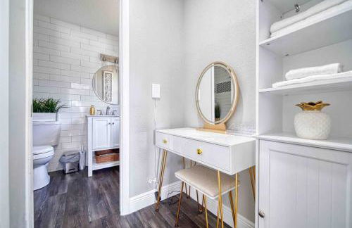 Stylish Lake home with HUGE POOL, Arcade with PS5,and Theater Just 5 min from Legoland - Foto 44