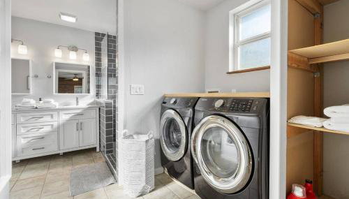 Peaceful Family Retreat Home w Firepit n Grill - Foto 5