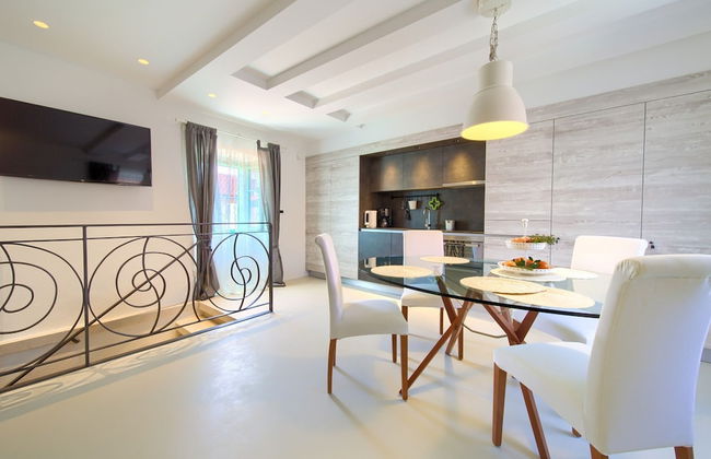 Vibrant and Elegant Downtown Krk Apartments - Photo 21