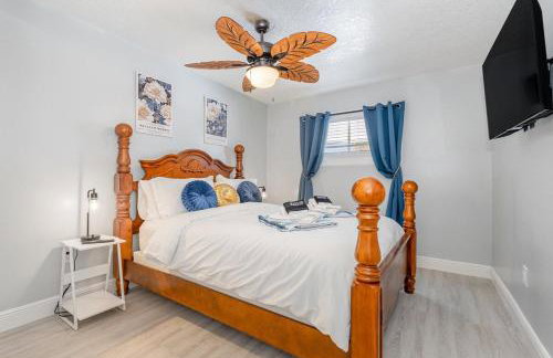 Elegant Retreat Near Downtown and Beach - Photo 2