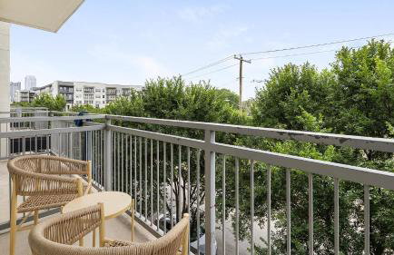 Landing Stylish 1BD Yoga Studio Gym - Photo 12