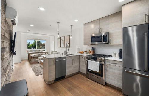 NEW! Central Ballard 3BR Townhome Fits 8 Free Parking AC Family Friendly - Foto 8