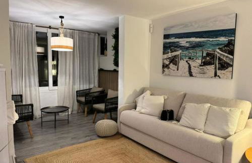 Stylish Seaview Apartment - Photo 12