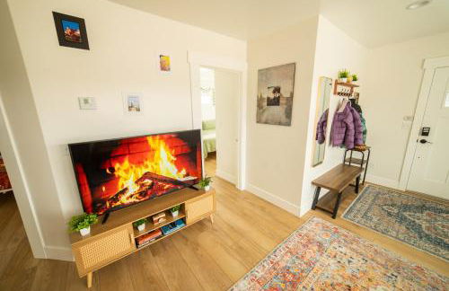 Reno's Biggest Little House - Cozy Home Theatre - Foto 13