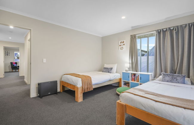 Modern 3BR Family House - Yard & Big TV - Foto 9