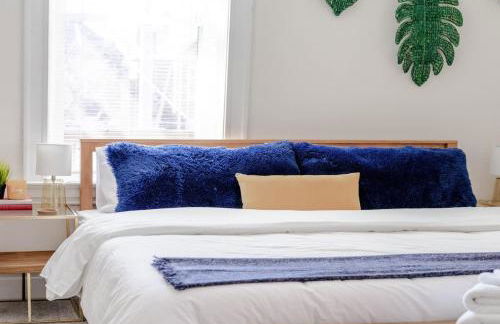 7BR Luxury Living 1st Floor Primary ABODEbucks - Foto 28