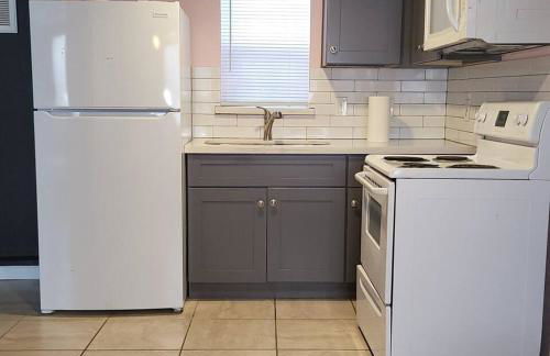 The Gawdy Den with Fast WIFI 2 minutes from Downtown Houston! - Photo 6