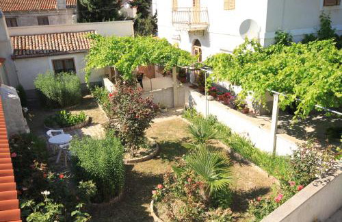 Family friendly seaside apartments Susak, Losinj - 8050 - Foto 11