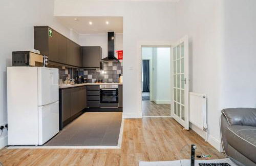 Stunning Newly Furnished Ground Floor Apartment - Foto 36