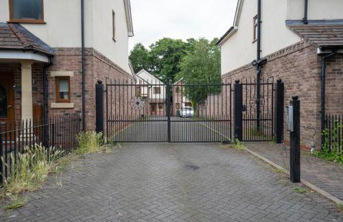 Emirates House, Luxe 5 Bed, with King sized Beds, next to Aiport & NEC, JLR 5 mins - Foto 21