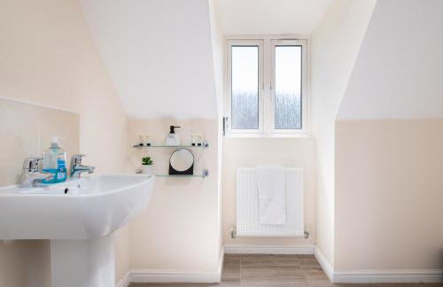 Swindon Modern Large House with Garden Sleeps 7 - Foto 10