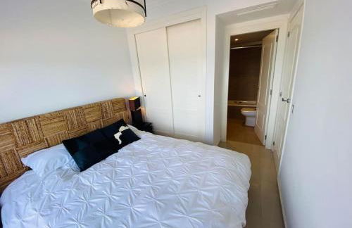 Apartamento en primera línea de playa con piscina y garaje gratuito - Foto 31