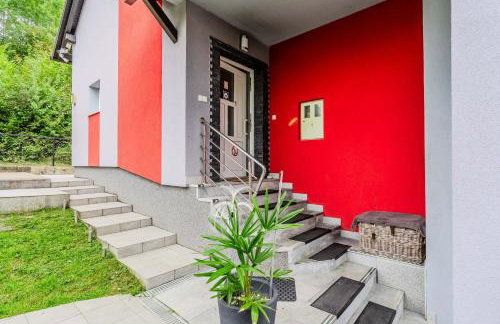 Riverside House with Pool and Hot Tub - Happy Rentals - Foto 32