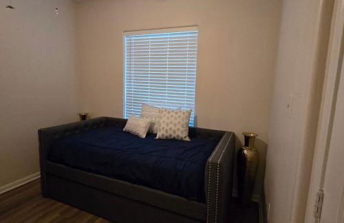 Modern Spacious Home Near the medical center, NRG, Downtown and UHD - Photo 38