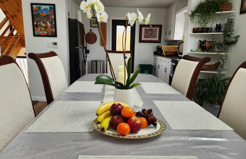the Sugar Cube, a stunning, spacious, and modern villa with an orchard maze - Foto 4