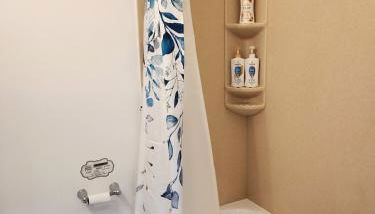 Spacious 2BR Apt Downtown, 2 Blocks from State Capitol - Photo 2