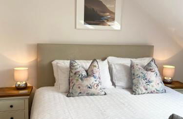 Modern 4-bed Cottage Llanwrst Town Centre & Parking - Snowdonia! near Betws-y-Coed - Photo 8