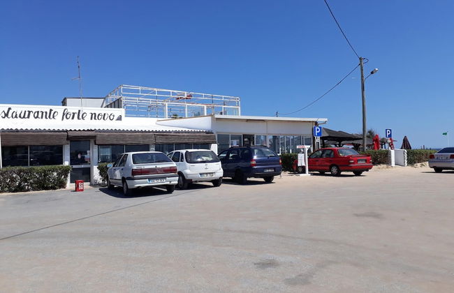 T1 Varandas Forte Piscina Ar Cond Garagem - Foto 24