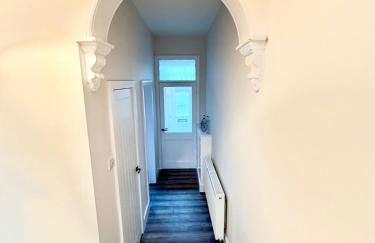 Spacious 4 Bed House, Modern, Free Parking - Foto 10