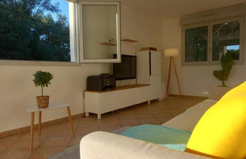 T2 de 56m2 - Genève à 5 min- Parking Privé Gratuit - Photo 18