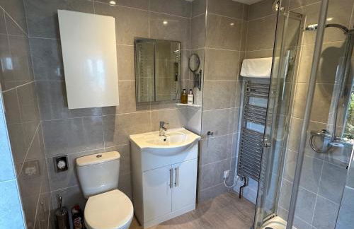 Inglewood - Historic retreat with incredible sea views - Photo 16