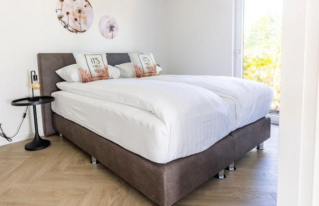 Chalet by Pond in Holiday Park - Photo 3