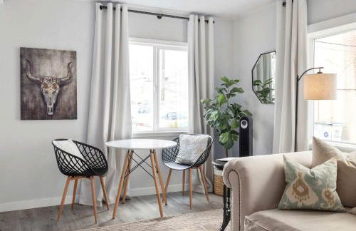 Downtown location Near the Beach Dog Friendly - Photo 4