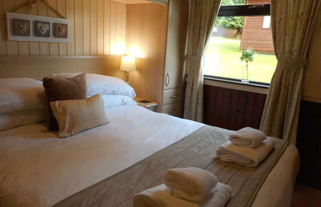 Birch Lodge 13 with Hot Tub - Photo 4