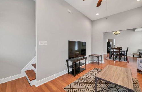 St Louis Tower Grove Two-Story Townhome Perfect for Groups Side B - Photo 4