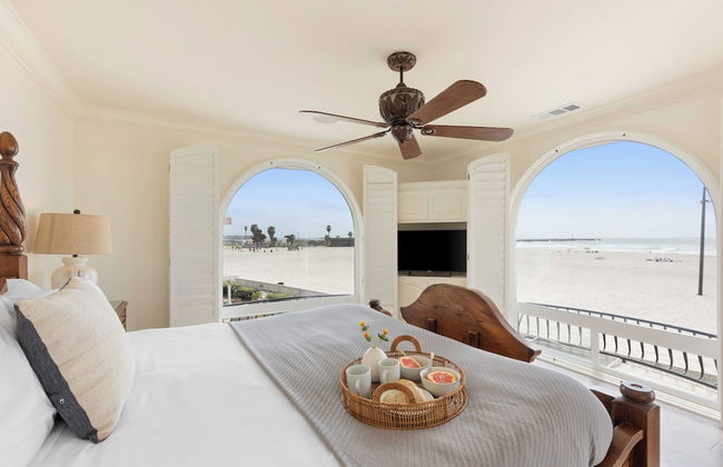Shoreline by Avantstay Spectacular Beachfront Home w/ Fire Pit, Spa & Pool Table - Foto 22
