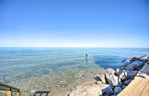 Modern Lake Michigan Home with 3 Lakefront Decks! - Foto 25