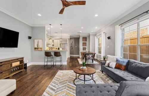 Luxury 4BR Dallas Home with Game Room and Fire Pit - Foto 1