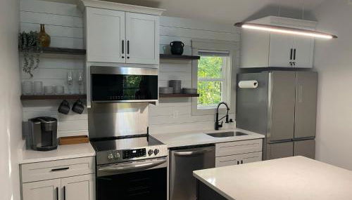 6 miles from Helen Couples Shower Private Fire Pit - Foto 5, stove, dishwasher, toaster