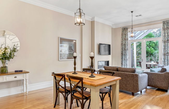 Grandview Accommodation - The Elm Tree Apartments - Photo 12