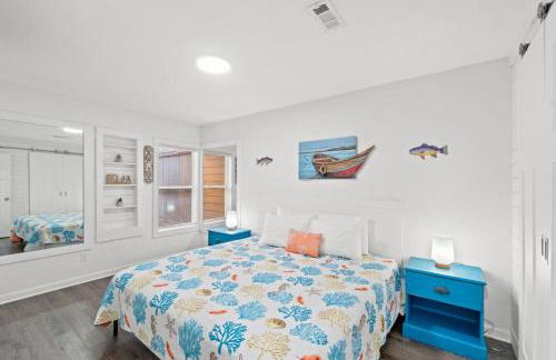 Spacious Dog-Friendly Unit with Game Room & Private Yard, Walk to East PCB Beach - Foto 16