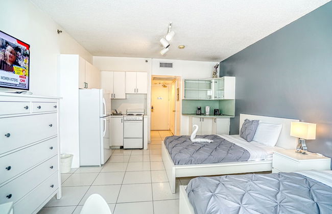 Deluxe Studios and Apartments at the Casablanca - Photo 93