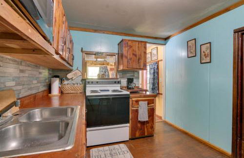 Serene Green Forest Hideaway with Spacious Yard - Foto 11