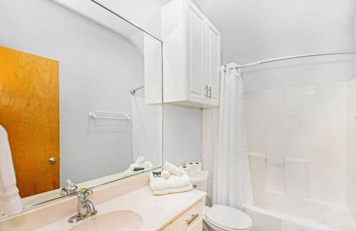 Bay Breeze Estate - Heated Pools, Private Pier & Walk to the Kemah Boardwalk - Foto 33