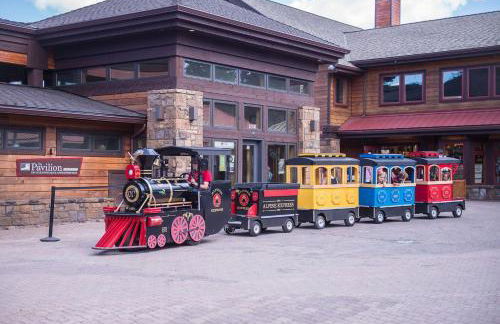 Walk to Everything! Hot tub, SHARC passes - Foto 36