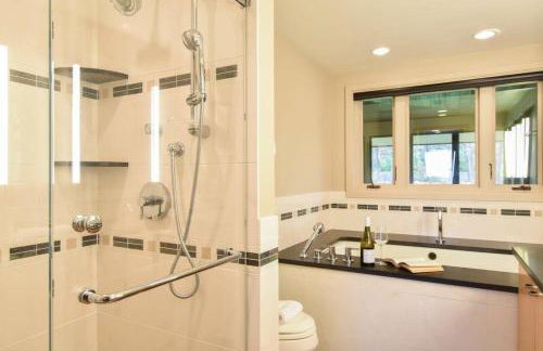 Beautiful backyard pool deeded beach rights - Foto 25