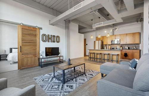 2125 Superior Living - Photo 34