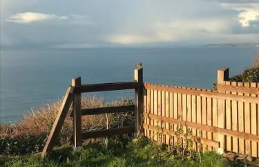 Romantic cliff top chalet at Whitsand Bay beach - Photo 26