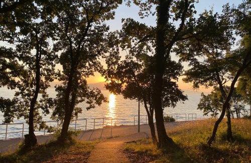 VILLA SOLIS LACUS modernes Apartment - privater beheizbarer Pool- Klimaanlage - private Parkplätze - Foto 57