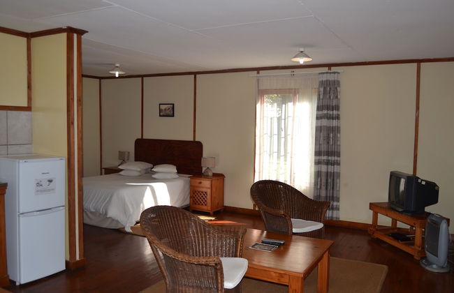 Log Cabin & Settlers Village - Photo 8