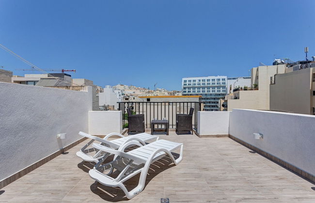 Cosy 1BR Penthouse With Terrace, Great Location - Foto 1