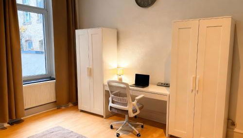 Urban Heritage Suite with work space in Düren Center - Photo 3, wardrobe