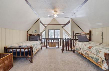 Hot Tub + Sauna + Deck + Firepit + Beach Access + Near Dining Grateful Escape by Avantstay - Foto 66